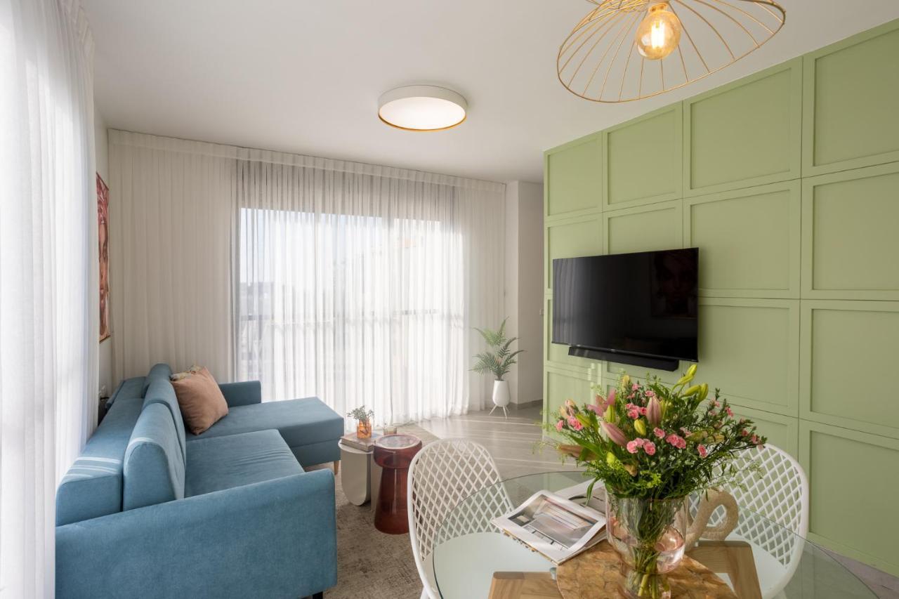 Yalarent Flora- Designed 1br Penthouse In Florentin Apartment *