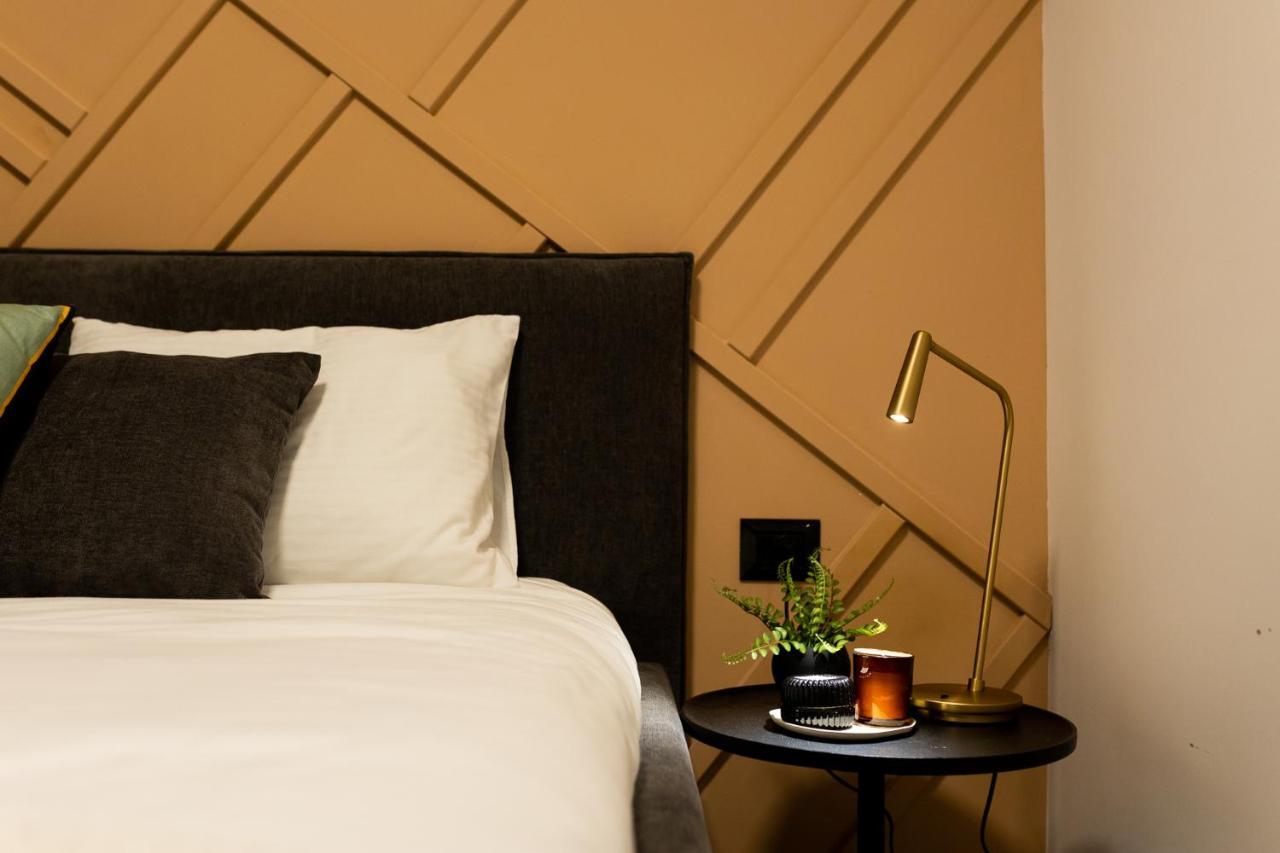 Yalarent Flora- Designed 1br Penthouse In Florentin Apartment